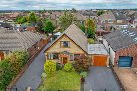 Ullswater Road, Dewsbury WF12 4 bed detached house for sale