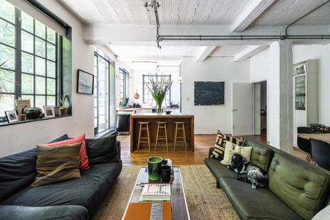 Cobb Street, Spitalfields, Aldgate... 2 bed flat for sale