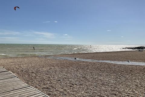 Marine Parade, Hythe, Kent 2 bed flat for sale