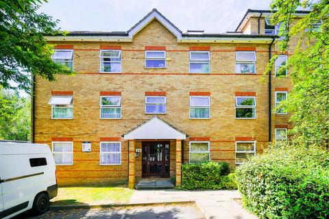 Cassis Court, Loughton 2 bed apartment for sale