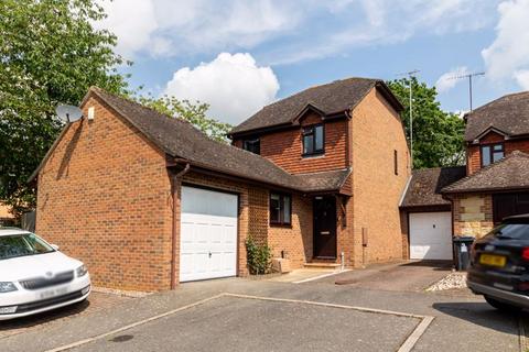 3 bedroom link detached house for sale