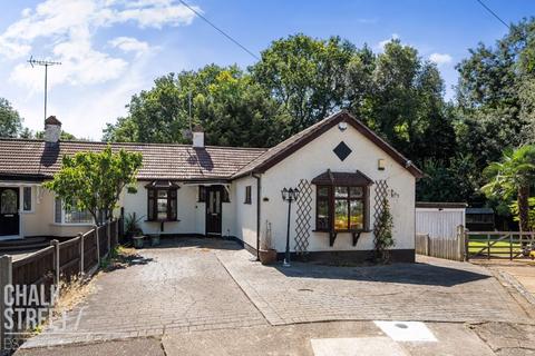 Rectory Gardens, Upminster, RM14 2 bed semi