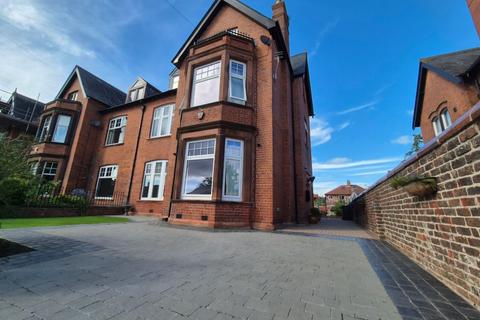 6 bedroom semi-detached house for sale