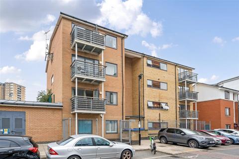 Goldsworthy Gardens, London, SE16 2 bed flat for sale