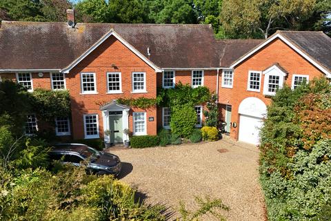 4 Heathlands Drive Maidenhead... 6 bed detached house for sale
