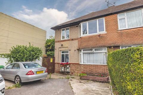 Montrose Avenue, Slough SL1 2 bed maisonette for sale