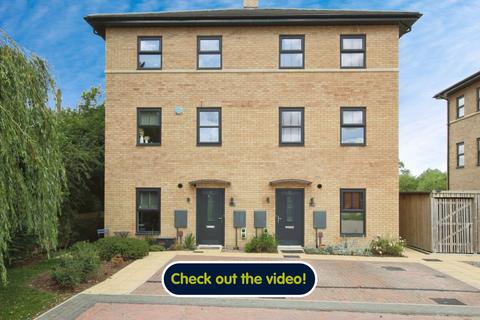 Greensides Grove, Beverley, HU17 0ZP 2 bed townhouse for sale