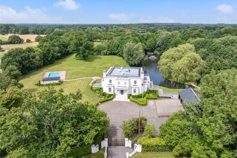 Philpot Lane, Chobham, Surrey, GU24 6 bed detached house for sale