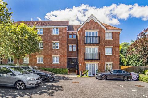 Eothen Close, Caterham 2 bed apartment for sale