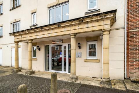 Spiro Close, Pulborough, RH20 2 bed flat for sale