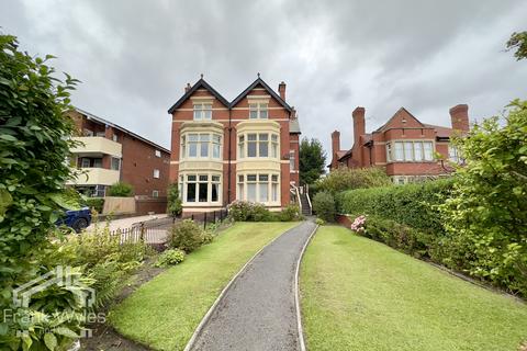 5 bedroom semi-detached house for sale