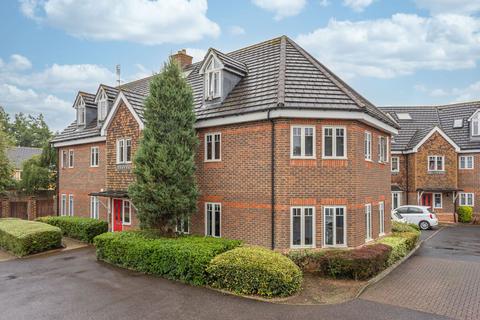 Rosemead Gardens, Crawley RH10 2 bed apartment for sale