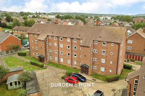 Aragon Drive, Hainault, IG6 2 bed apartment for sale