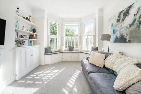 Stormont Road, Battersea, London, SW11 2 bed flat for sale