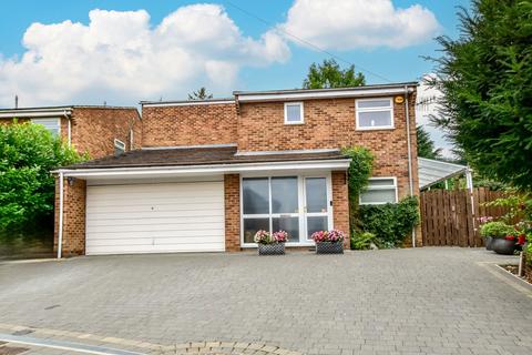 The Glebe, Kings Langley WD4 4 bed detached house for sale