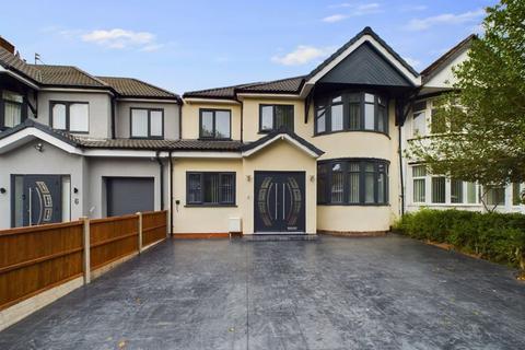 5 bedroom semi-detached house for sale