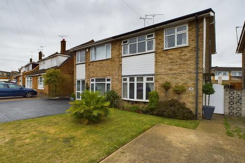 Gardner Avenue, Corringham, SS17 3 bed semi