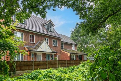 37 Foxglove Road, Market Rasen 3 bed terraced house for sale