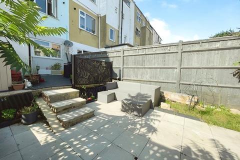Earl Street, East Sussex TN34 2 bed maisonette for sale