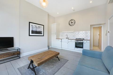 Longley Road, London, SW17 1 bed flat for sale