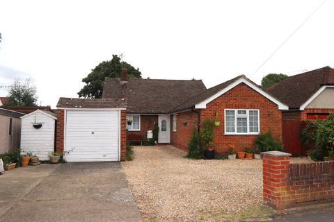 Canterbury Road, Farnborough GU14 4 bed detached bungalow for sale