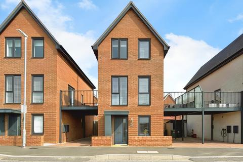 Discovery Drive, Kingsnorth 3 bed link detached house for sale