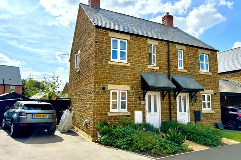 2 bedroom semi-detached house for sale