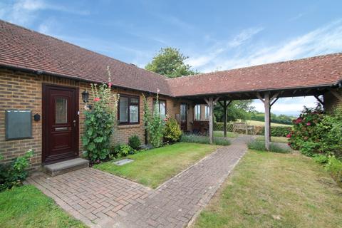 Eastwell Meadows, Tenterden TN30 2 bed terraced bungalow for sale