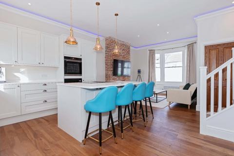 Blatchington Road, Hove 2 bed apartment for sale