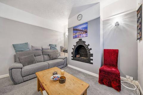 Grange Road, Thornton Heath, London... 2 bed flat for sale