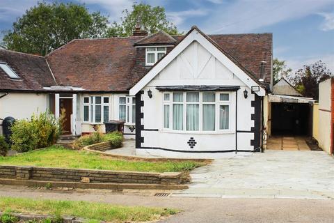 Ladbrooke Drive, Potters Bar EN6 5 bed chalet for sale