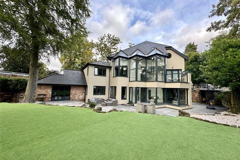 8 bedroom detached house for sale