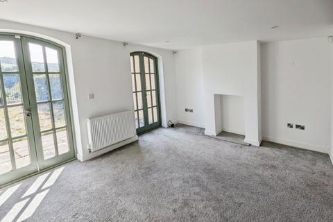 Elland Road, West Yorkshire HX5 3 bed terraced house for sale