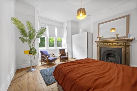 Surbiton Hill Road, Surbiton KT6 2 bed apartment for sale