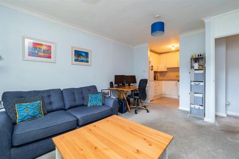 Benhill Wood Road, Sutton 1 bed apartment for sale