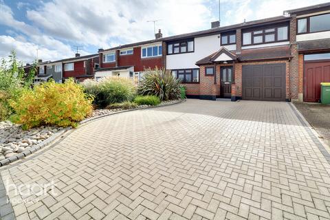 Sunnyfield Gardens, Hockley 4 bed terraced house for sale
