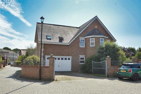 BULLEN VILLAGE, RYDE 5 bed detached house for sale