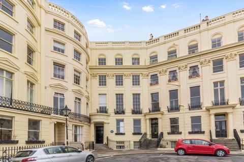 Brunswick Square, Hove BN3 2 bed apartment for sale