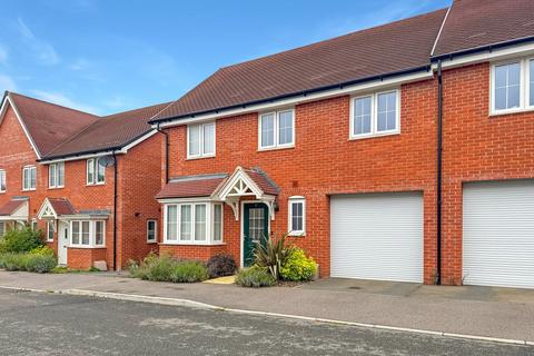 Phoenix Road, Braintree, CM7 4 bed link detached house for sale