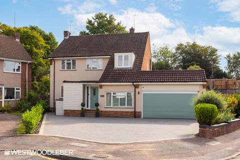 Hallmores, Broxbourne EN10 4 bed detached house for sale