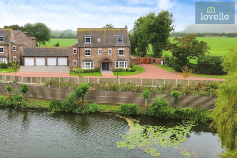 Oakfield Lane, Waltham DN37 6 bed detached house for sale