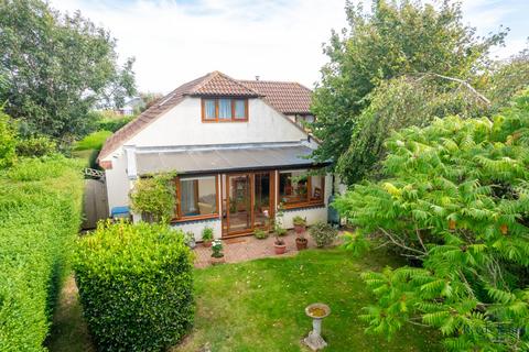 Clarence Road, Folkestone CT18 4 bed bungalow for sale