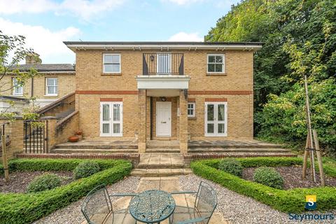 The Mount, Surrey GU1 3 bed maisonette for sale