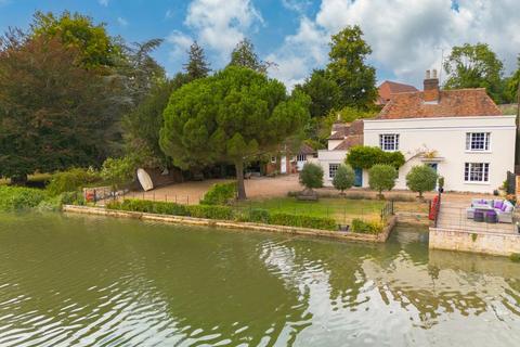 The Quay, Aylesford, Maidstone, Kent 6 bed detached house for sale