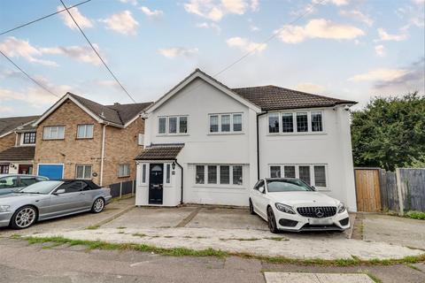 Clarence Road North, Benfleet SS7 5 bed detached house for sale