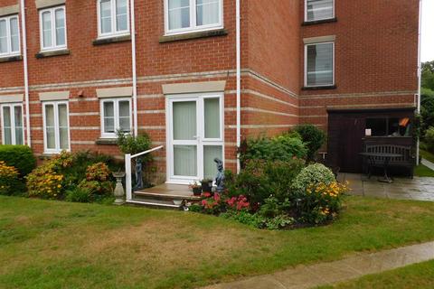 Regency Crescent, Christchurch BH23 1 bed ground floor flat for sale