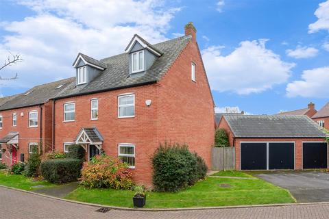 5 bedroom detached house for sale