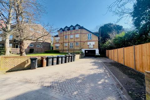 Stevens Close, Beckenham BR3 2 bed flat for sale