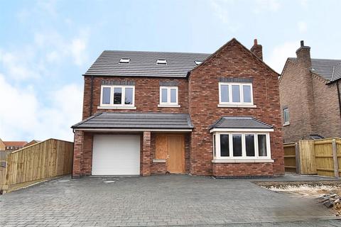 Off Humberston Avenue, Humberston DN36 6 bed detached house for sale