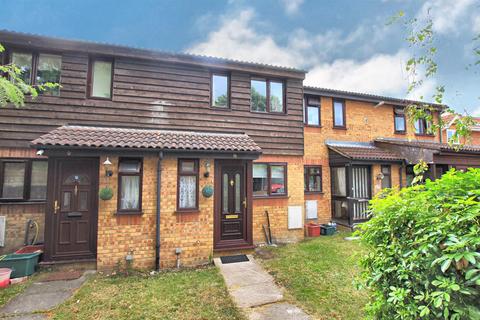 Barnes Avenue, Norwood Green UB2 2 bed terraced house for sale